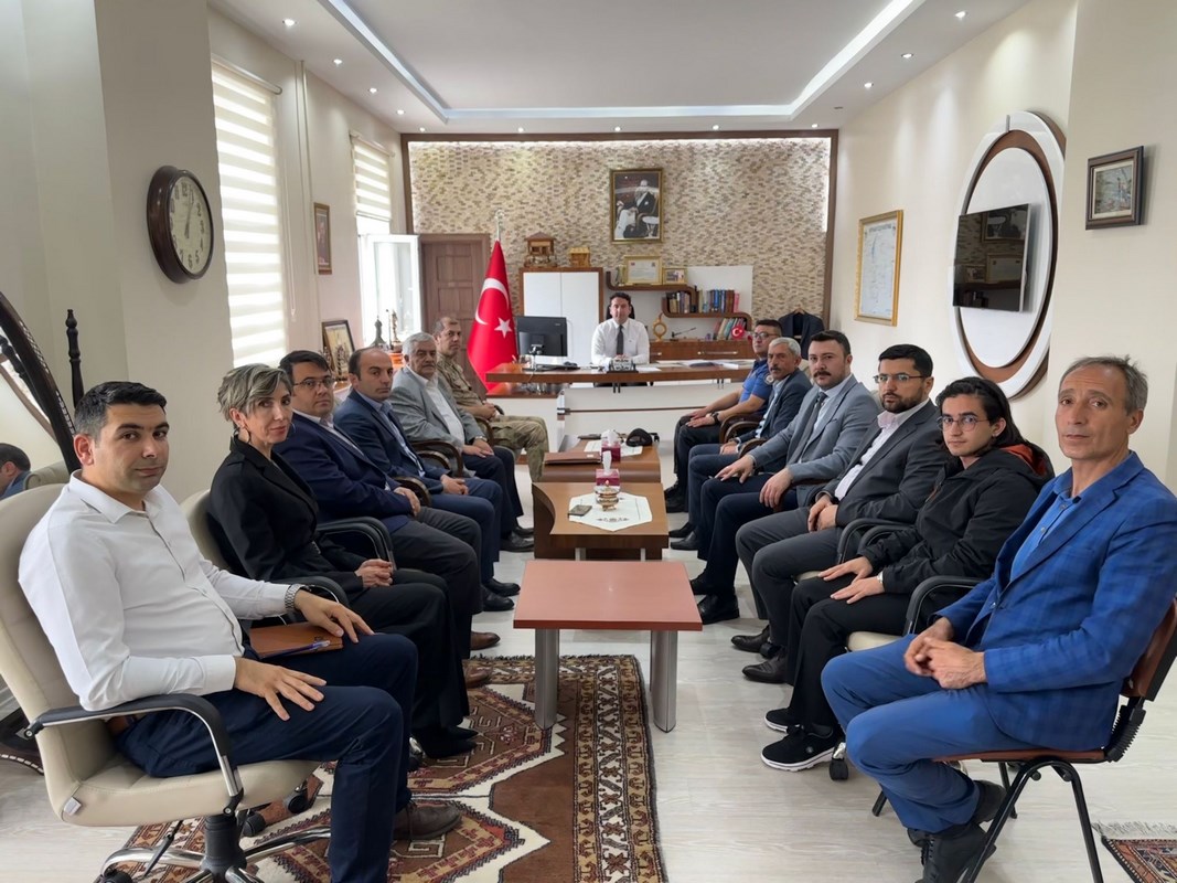 Kaymakamımız ve İl Özel İdare Genel Sekreteri Sayın Mustafa Uğur ÖZERDEN Kurum Amirleri, Jandarma ve Emniyet Personellerinin Bayramlarını Kutladı
