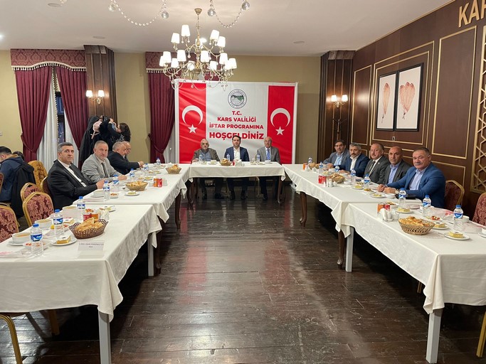 Kaymakamımız ve İl Özel İdare Genel Sekreteri Sn. Mustafa Uğur ÖZERDEN, İl Genel Meclis Üyeleriyle İftarda Bir Araya Geldi