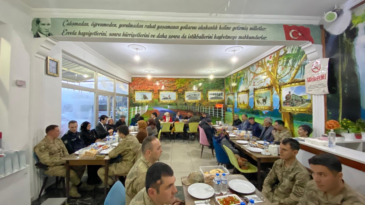 ŞEHİT AİLELERİ VE GAZİLERİMİZ ONURUNA İFTAR YEMEĞİ VERİLDİ