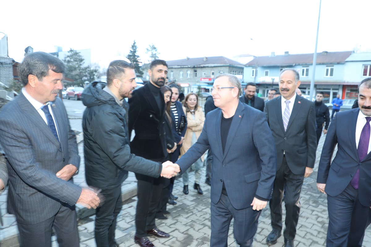 Valimiz Sayın Ziya POLAT İftarını İlçe Halkımızla Birlikte Açtı